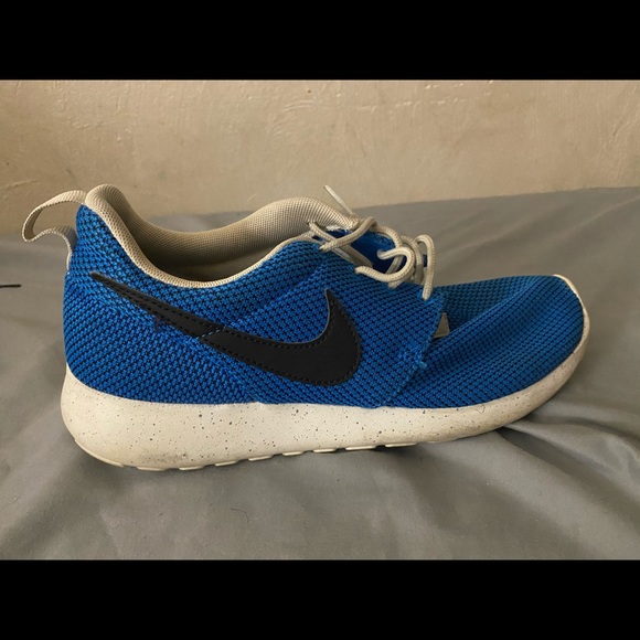 Blue/black roshes - Picture 2 of 2